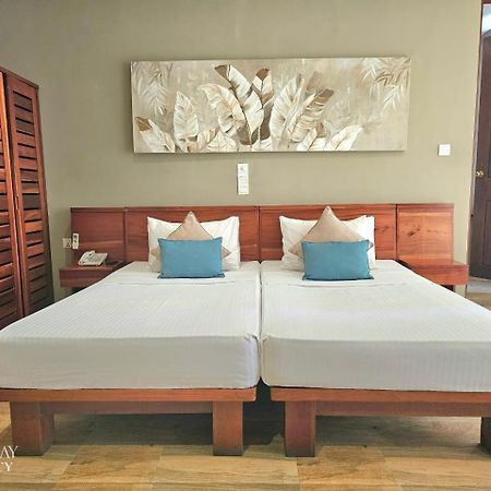 Oak Ray Regency Hotel Kandy Exterior foto