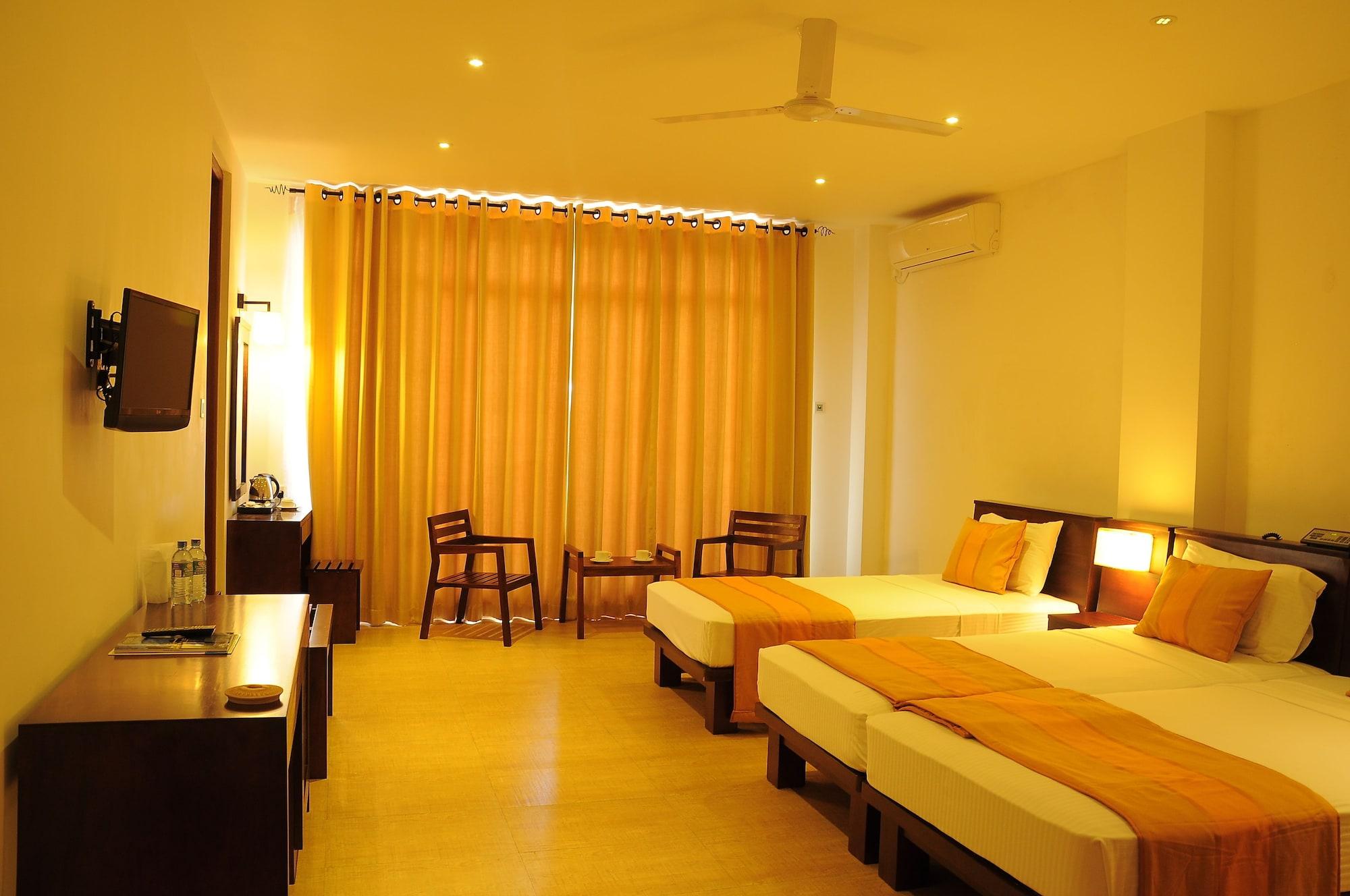Oak Ray Regency Hotel Kandy Exterior foto