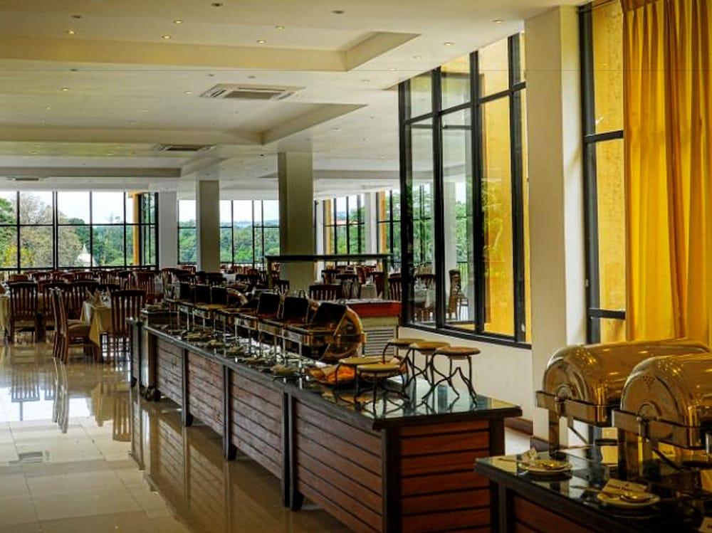 Oak Ray Regency Hotel Kandy Exterior foto