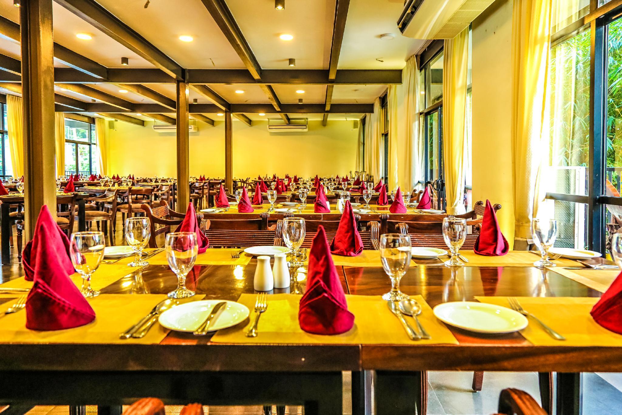 Oak Ray Regency Hotel Kandy Exterior foto