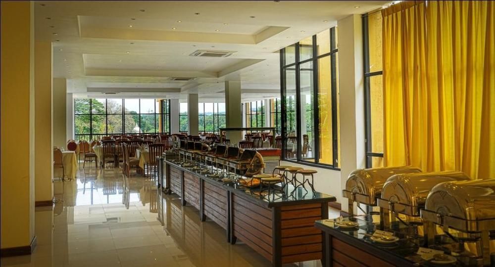Oak Ray Regency Hotel Kandy Exterior foto