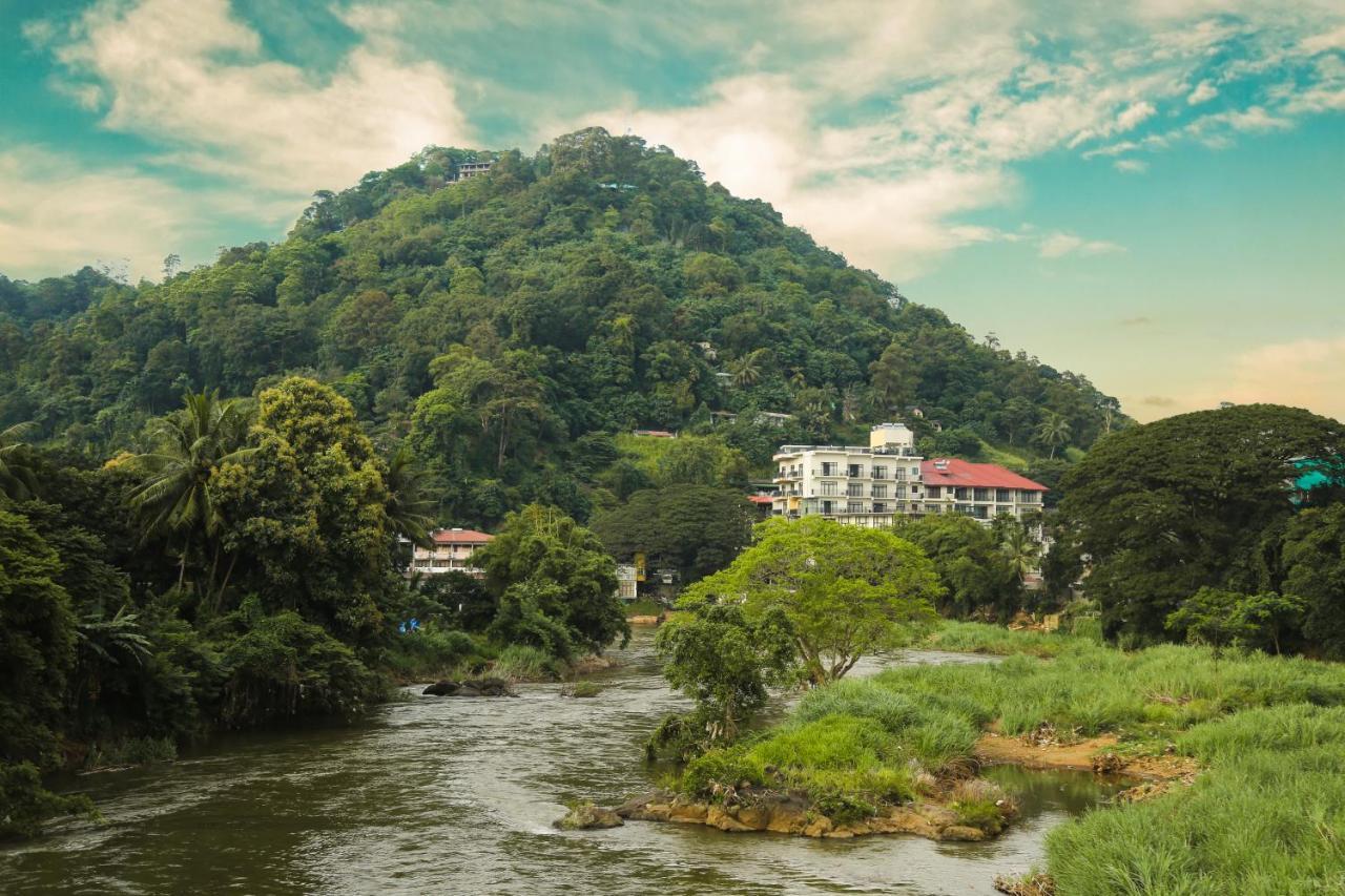 Oak Ray Regency Hotel Kandy Exterior foto