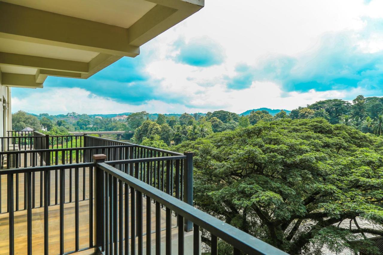 Oak Ray Regency Hotel Kandy Exterior foto